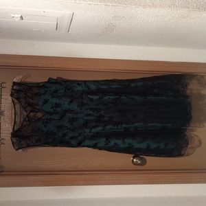 Broken zipper, cap sleeve green dress with clack lace overlay XL, Voodoo Vixens